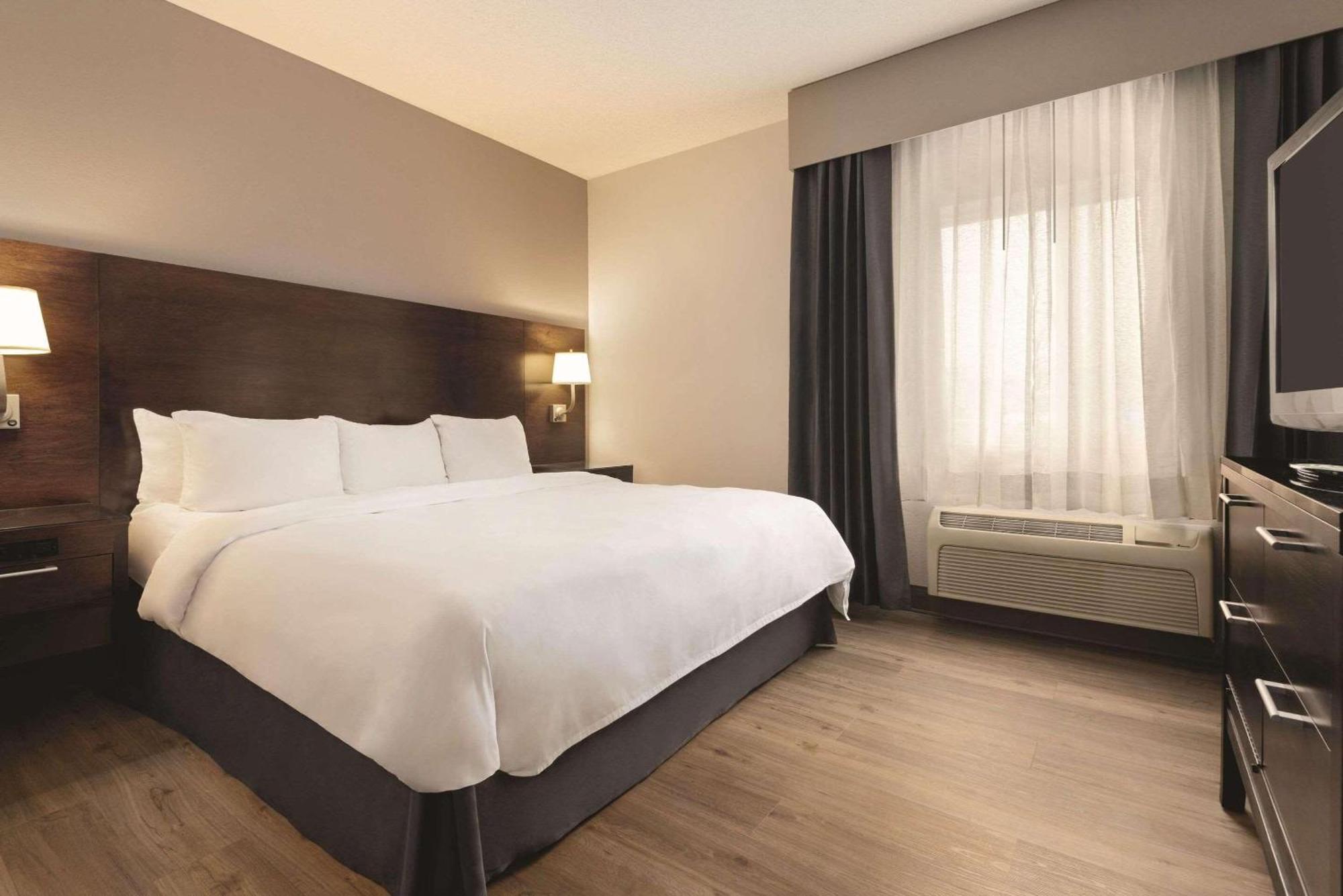 Radisson Hotel & Conference Center Ρόκφορντ Εξωτερικό φωτογραφία